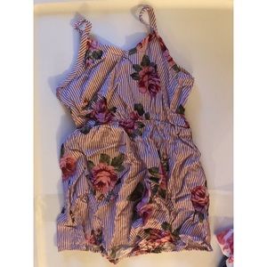 2T floral dress worn once (wrinkled sorry)